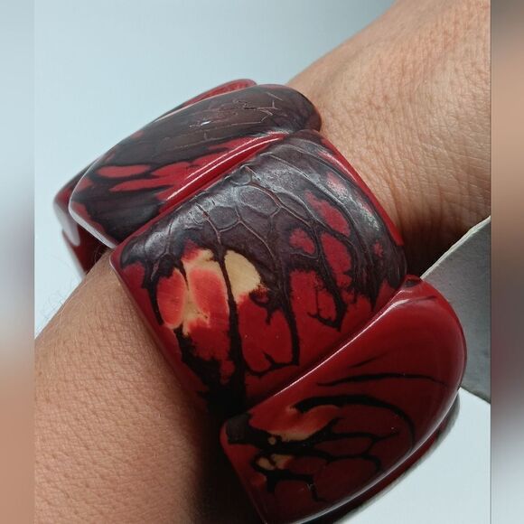 NATURAL HANDCUT Polished 1.25 inch Tagua Nut Red & Black Bracelet - Picture 3 of 15